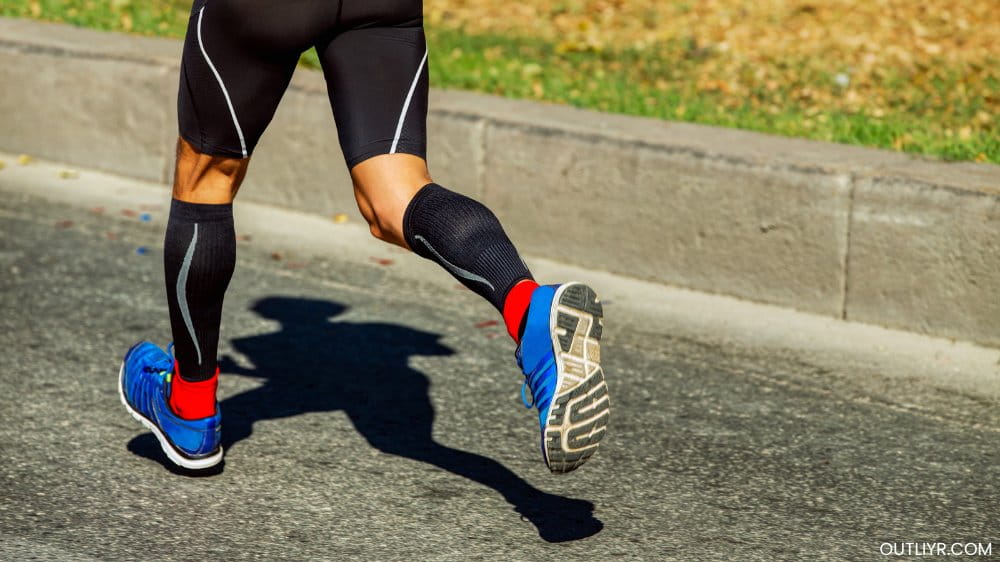 compression-clothing Compression gear aids in fast muscle recovery by increasing blood circulation, reducing muscle vibration, and decreasing muscle soreness